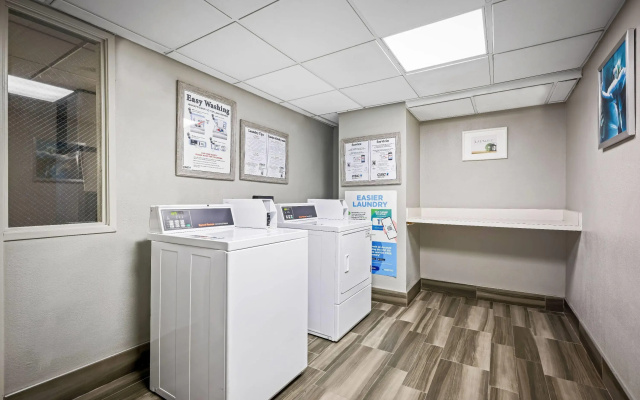photo 3 of La Quinta Inn & Suites by Wyndham Miami Airport West