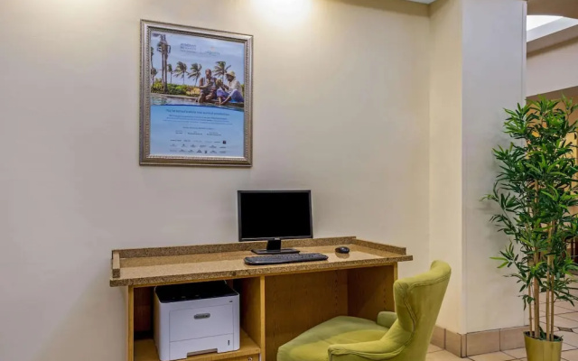 photo 4 of La Quinta Inn & Suites New Haven