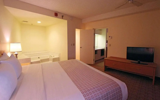 photo 2 of La Quinta Inn And Suites Orlando South