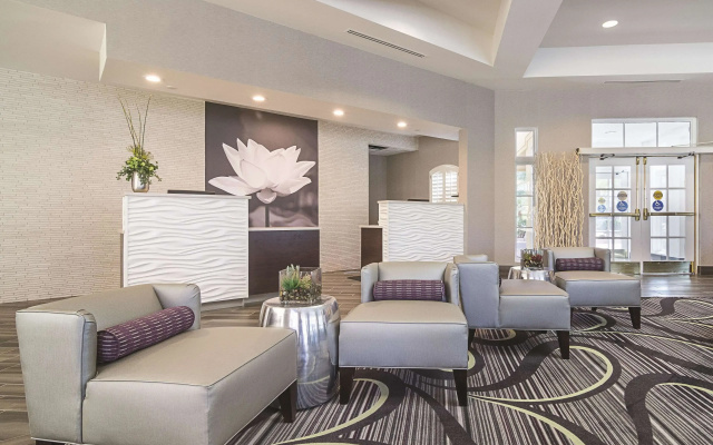 photo 2 of La Quinta Inn & Suites by Wyndham Phoenix Mesa West