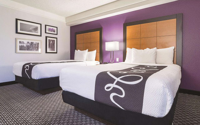 photo 3 of La Quinta Inn & Suites by Wyndham Phoenix Mesa West