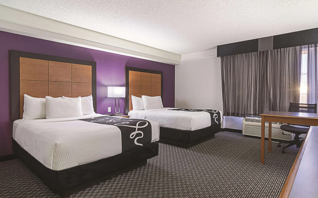 photo 5 of La Quinta Inn & Suites by Wyndham Phoenix Mesa West
