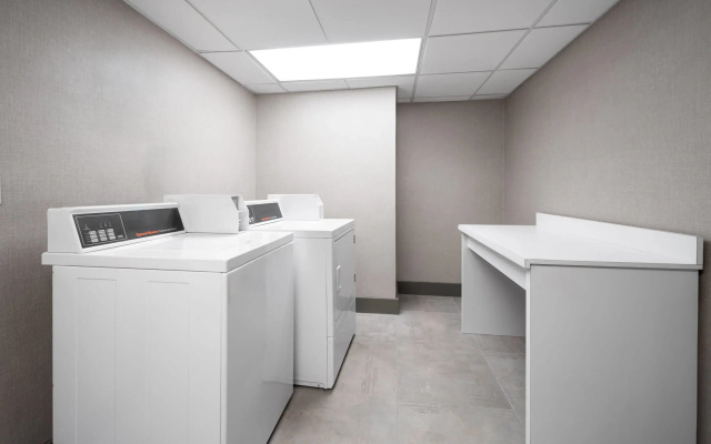 photo 3 of La Quinta Inn & Suites by Wyndham Raleigh Cary