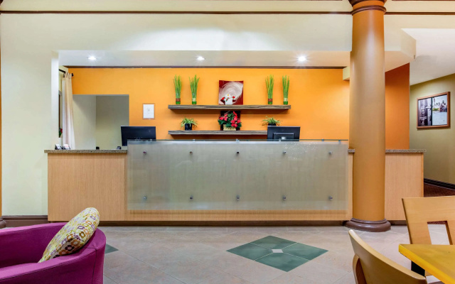 photo 3 of La Quinta Inn & Suites by Wyndham Raleigh Crabtree