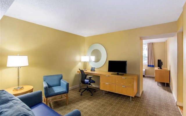 photo 5 of La Quinta Inn And Suites Sarasota