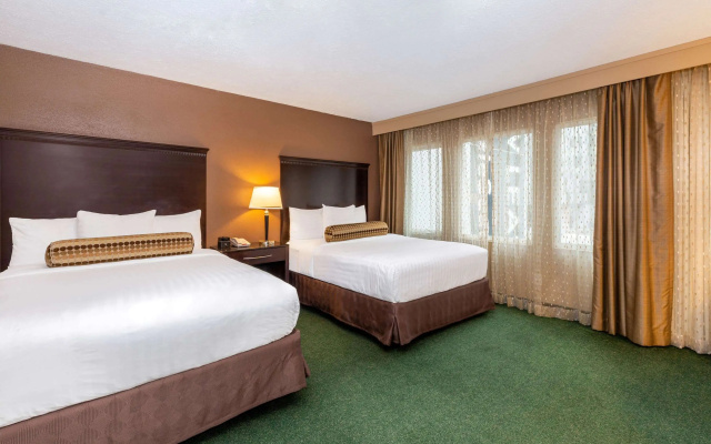 photo 3 of La Quinta Inn & Suites by Wyndham Seattle Downtown