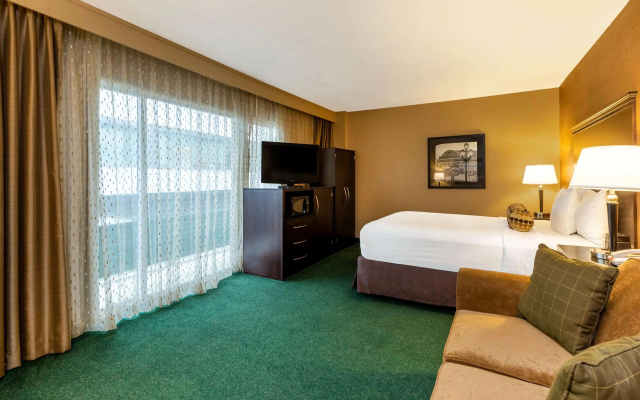 photo 4 of La Quinta Inn & Suites by Wyndham Seattle Downtown