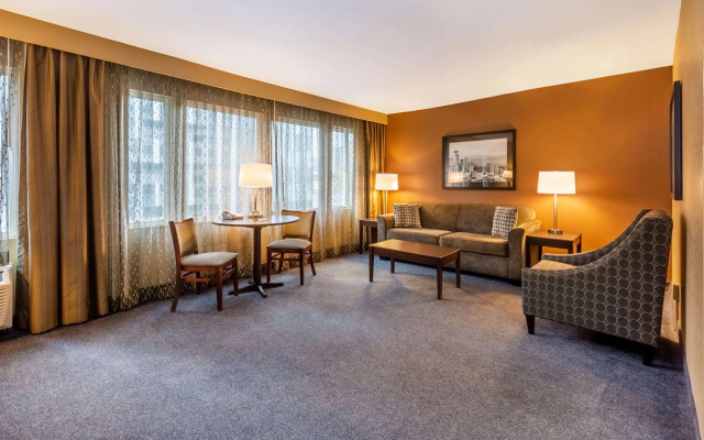 photo 5 of La Quinta Inn & Suites by Wyndham Seattle Downtown