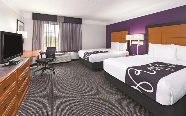 photo 3 of La Quinta Inn & Suites by Wyndham St. Louis Westport