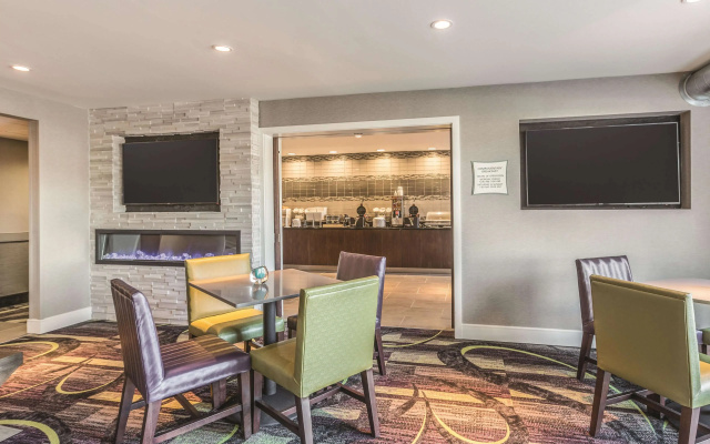photo 3 of La Quinta Inn & Suites by Wyndham Atlanta Midtown - Buckhead