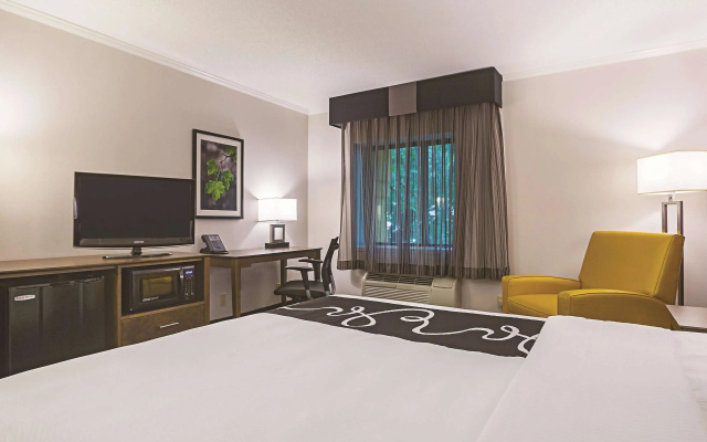photo 5 of La Quinta Inn & Suites by Wyndham Atlanta Midtown - Buckhead