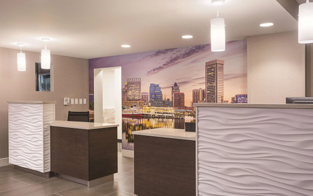 photo 2 of La Quinta Inn & Suites by Wyndham Baltimore BWI Airport