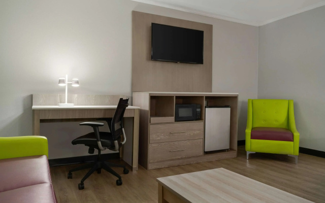 photo 5 of La Quinta Inn by Wyndham Birmingham - Inverness
