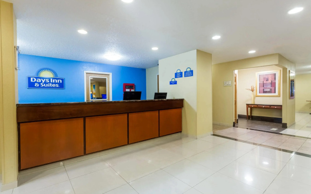 photo 2 of Days Inn & Suites by Wyndham Bloomington/Normal IL