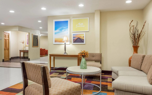 photo 3 of Days Inn & Suites by Wyndham Bloomington/Normal IL