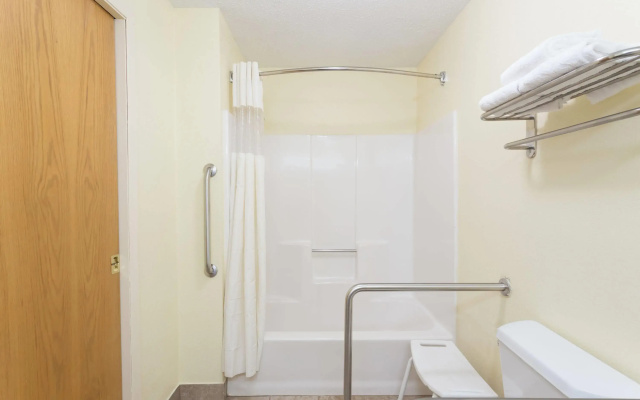 photo 5 of Days Inn & Suites by Wyndham Bloomington/Normal IL