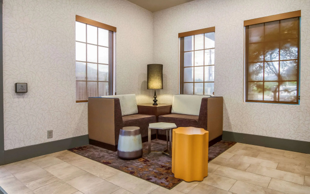 photo 4 of District 3 Hotel, Ascend Hotel Collection