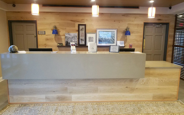 photo 2 of Country Inn & Suites by Radisson, Hoffman Estates, IL