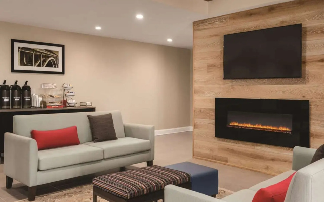 photo 3 of Country Inn & Suites by Radisson, Hoffman Estates, IL