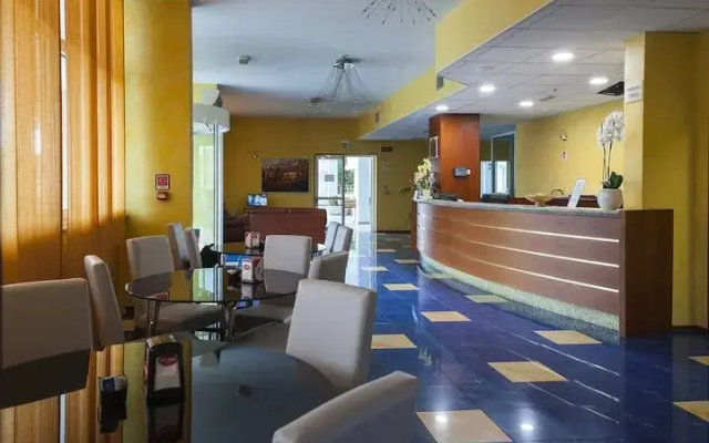 photo 2 of La Quinta Inn Chicago Oakbrook Terrace