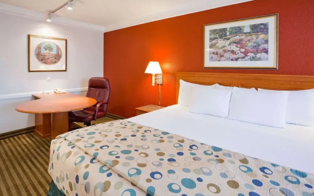 photo 2 of La Quinta Inn Chicago Ohare Airport