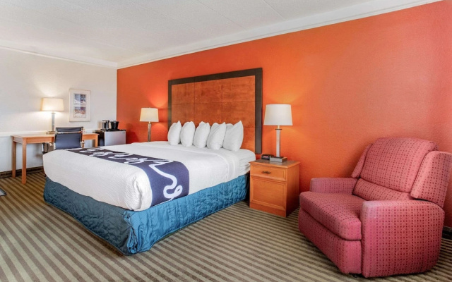 photo 3 of La Quinta Inn Chicago Ohare Airport