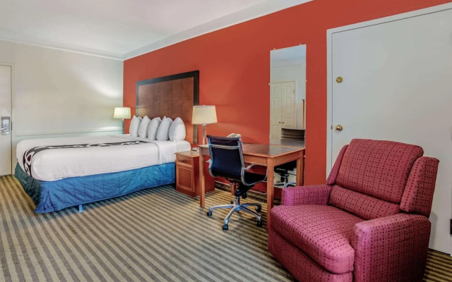 photo 4 of La Quinta Inn Chicago Ohare Airport