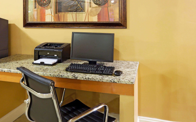photo 4 of La Quinta Inn by Wyndham Chicago O'Hare Airport