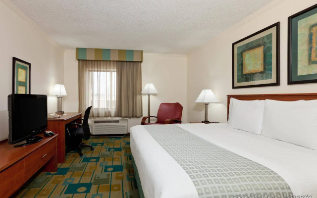 photo 4 of La Quinta Inn by Wyndham Chicago Willowbrook