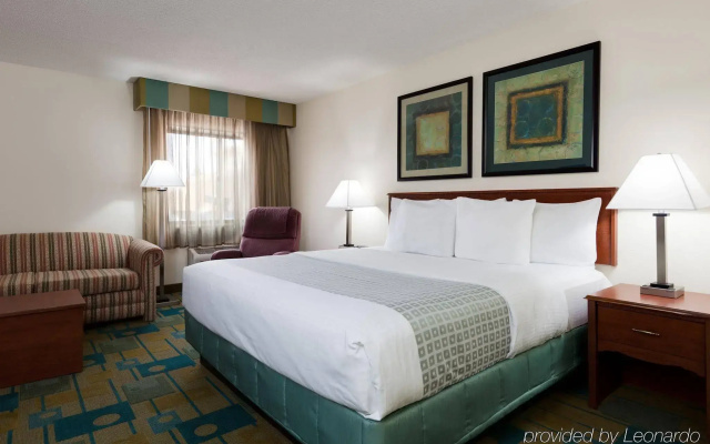 photo 5 of La Quinta Inn by Wyndham Chicago Willowbrook