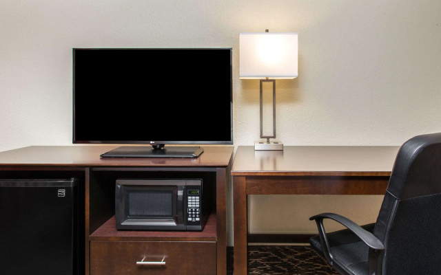 photo 3 of La Quinta Inn by Wyndham Clearwater Central