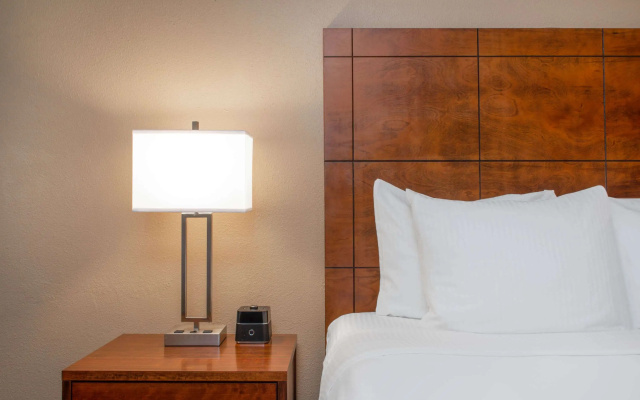 photo 4 of La Quinta Inn by Wyndham Clearwater Central