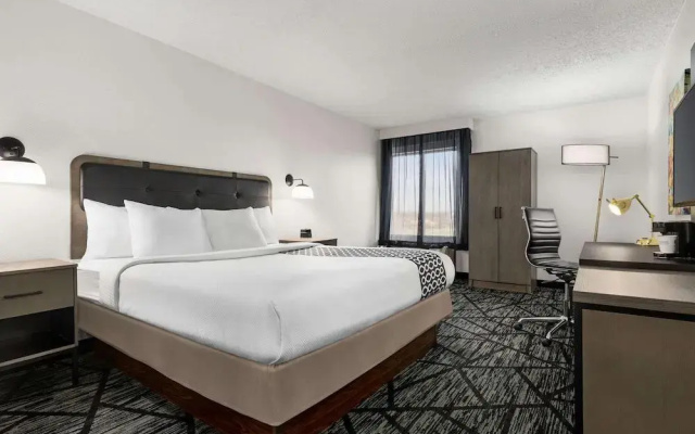 photo 3 of La Quinta Inn & Suites By Wyndham Cleveland Airport West