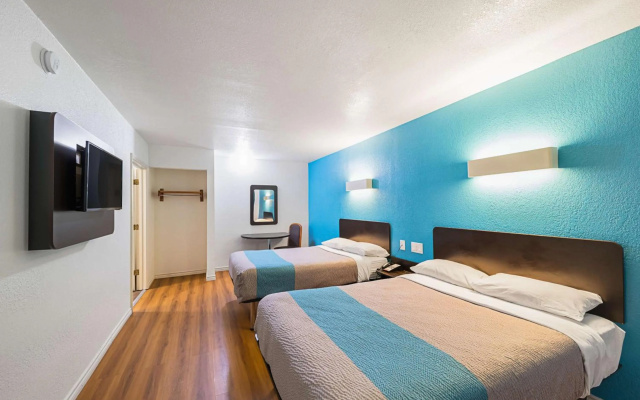 photo 4 of Motel 6 Grand Prairie, TX - Interstate 30