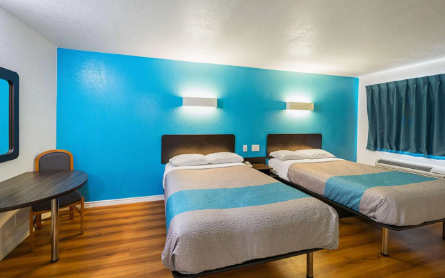 photo 5 of Motel 6 Grand Prairie, TX - Interstate 30