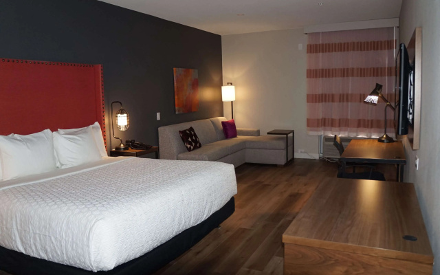 photo 3 of La Quinta Inn & Suites by Wyndham Lewisville
