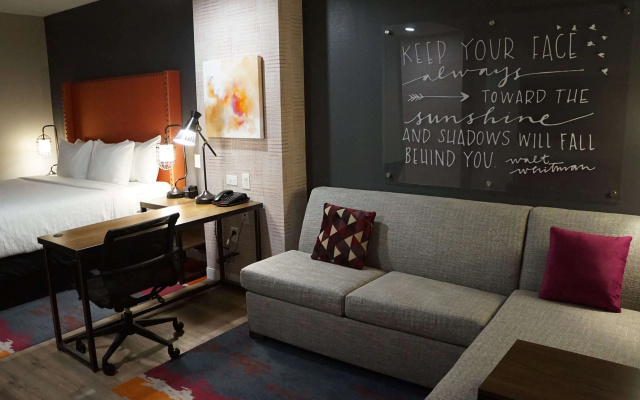photo 4 of La Quinta Inn & Suites by Wyndham Lewisville