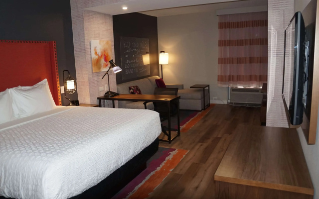 photo 5 of La Quinta Inn & Suites by Wyndham Lewisville