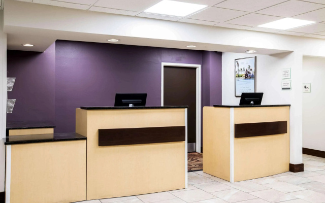 photo 2 of La Quinta Inn by Wyndham Davenport & Conference Center