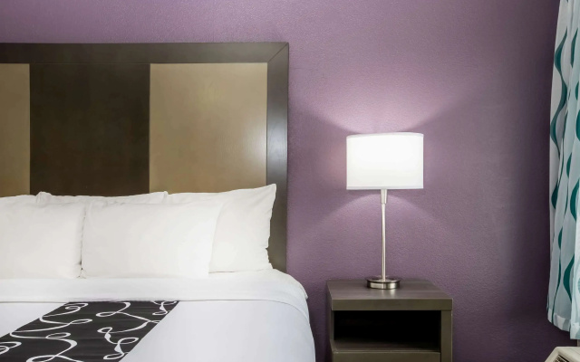 photo 4 of La Quinta Inn by Wyndham Davenport & Conference Center