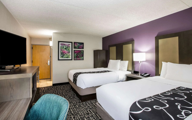 photo 5 of La Quinta Inn by Wyndham Davenport & Conference Center