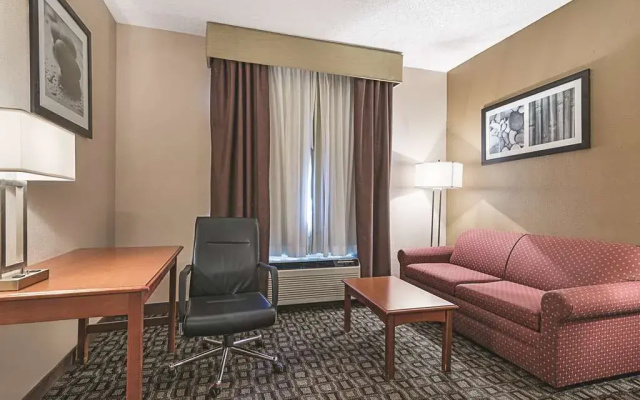 photo 2 of MainStay Suites Decatur River City