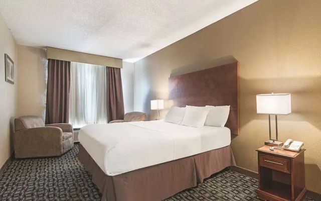 photo 4 of MainStay Suites Decatur River City