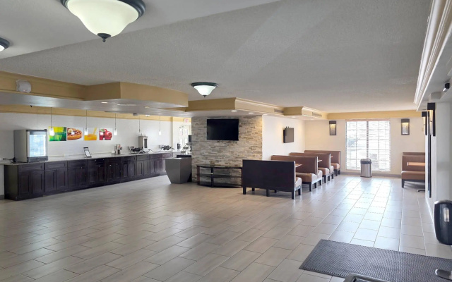photo 2 of Quality Inn Aurora Denver