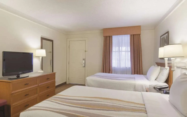 photo 4 of La Quinta Inn by Wyndham Denver Cherry Creek