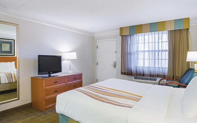 photo 2 of La Quinta Inn by Wyndham Denver Northglenn