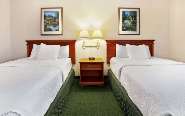 photo 3 of La Quinta Inn Detroit Canton 1022