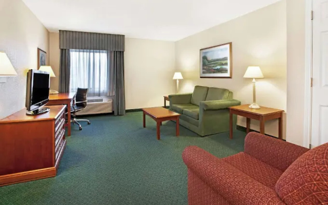 photo 4 of La Quinta Inn Detroit Canton 1022