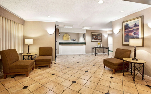 photo 5 of La Quinta Inn by Wyndham Detroit Canton
