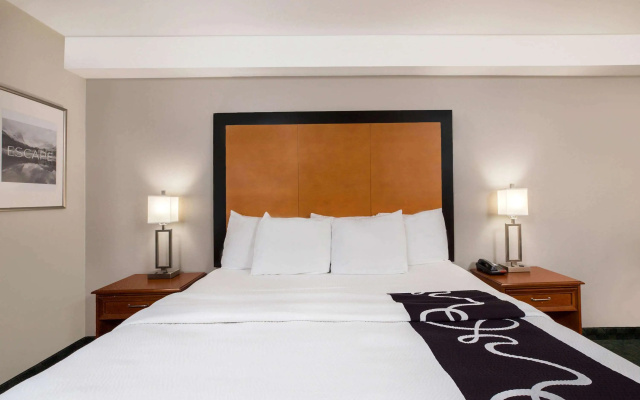 photo 3 of La Quinta Inn by Wyndham Everett